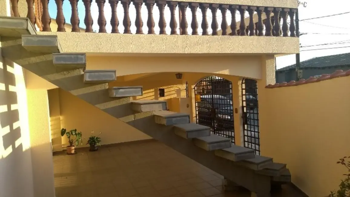 Foto 1 de Casa com 4 quartos à venda, 210m2 em Bocaina, Ribeirao Pires - SP