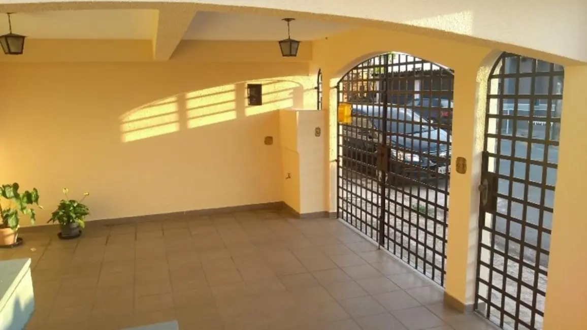 Foto 2 de Casa com 4 quartos à venda, 210m2 em Bocaina, Ribeirao Pires - SP