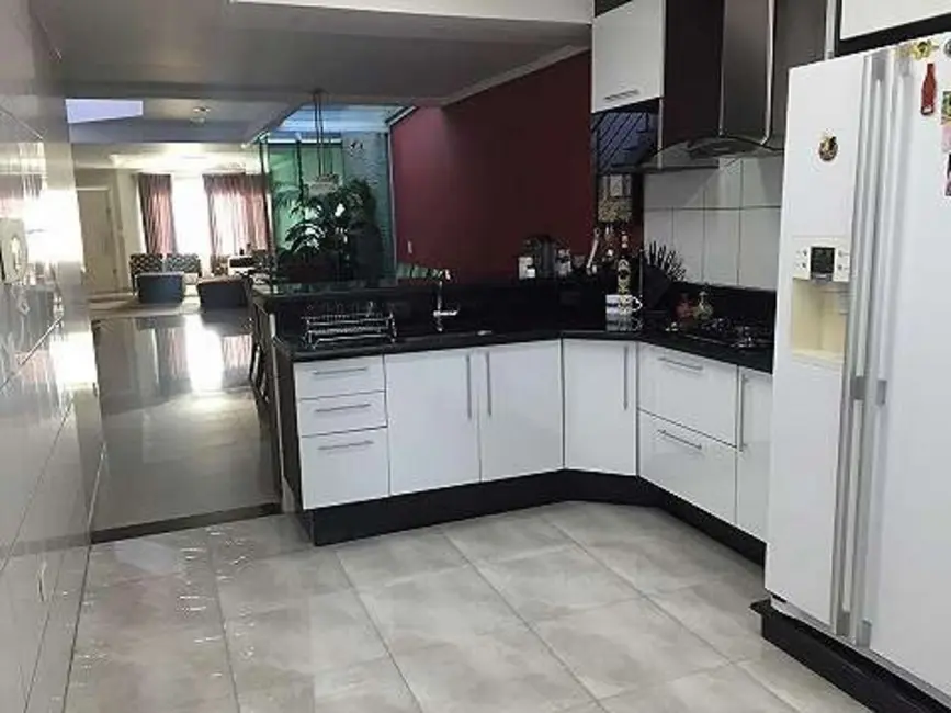 Foto 2 de Casa com 3 quartos à venda, 420m2 em Vila Nossa Senhora das Vitórias, Maua - SP