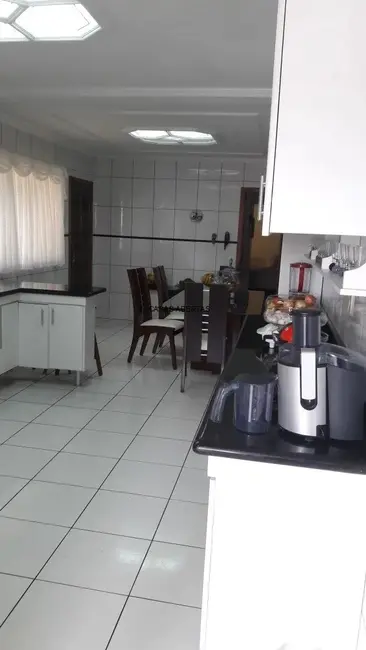 Foto 8 de Casa com 4 quartos à venda, 274m2 em Jardim Araguaia, Maua - SP