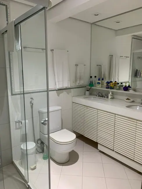 Apartamento com 4 quartos à venda, 240m2 em Moema, São Paulo - SP - imagem 2 Foto 2 de Apartamento com 4 quartos à venda, 240m2 em Moema, São Paulo - SP