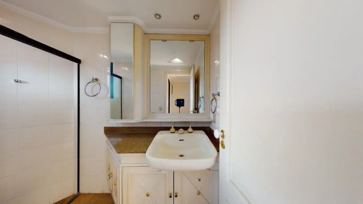 Apartamento com 3 quartos à venda, 202m2 em Moema, São Paulo - SP - imagem 3 Foto 3 de Apartamento com 3 quartos à venda, 202m2 em Moema, São Paulo - SP