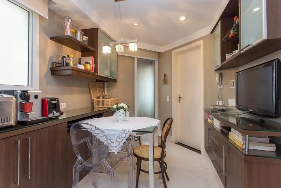 Apartamento com 4 quartos à venda, 220m2 em Moema, São Paulo - SP - imagem 4 Foto 4 de Apartamento com 4 quartos à venda, 220m2 em Moema, São Paulo - SP