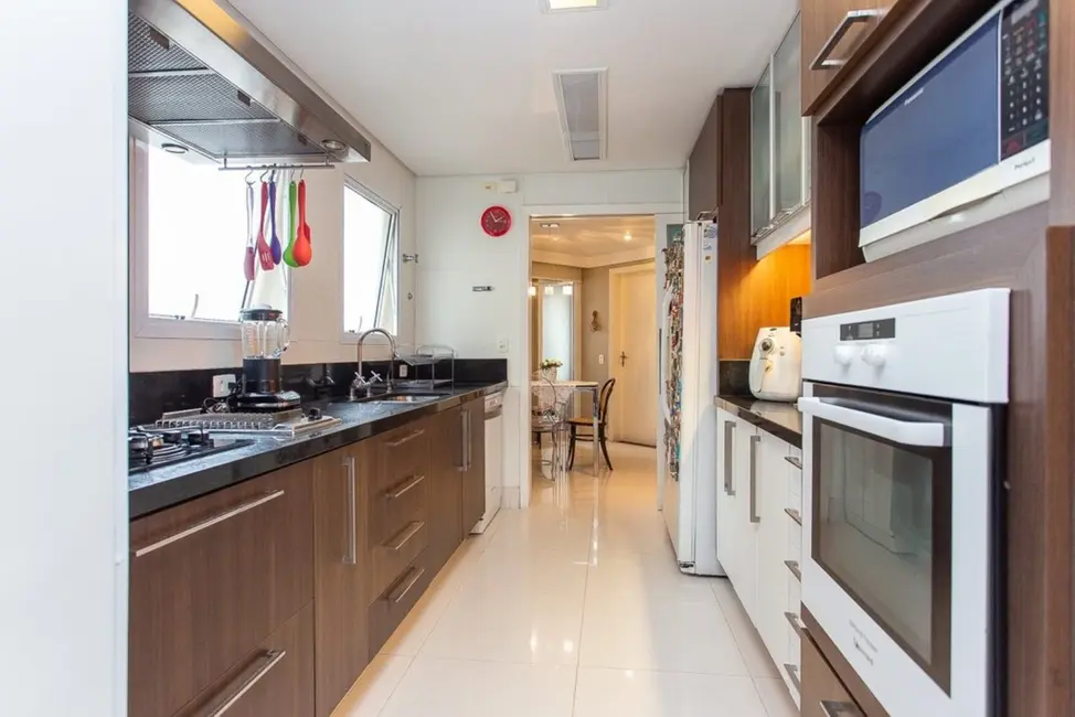 Apartamento com 4 quartos à venda, 220m2 em Moema, São Paulo - SP - imagem 3 Foto 3 de Apartamento com 4 quartos à venda, 220m2 em Moema, São Paulo - SP