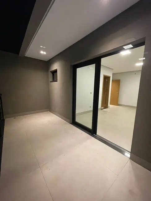 Casa com 3 quartos à venda, 215m2 em Senador Canedo - GO - imagem 5 Foto 5 de Casa com 3 quartos à venda, 215m2 em Senador Canedo - GO