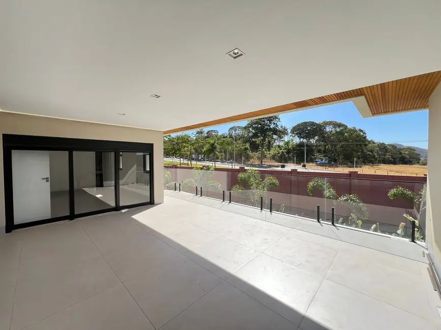 Casa com 4 quartos à venda, 314m2 em Senador Canedo - GO - imagem 8 Foto 8 de Casa com 4 quartos à venda, 314m2 em Senador Canedo - GO