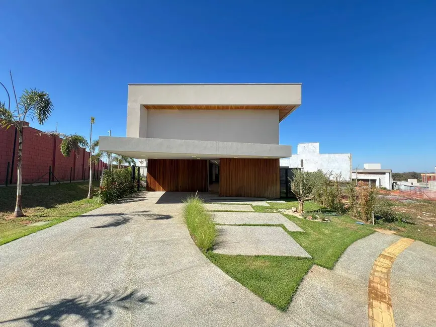 Casa com 4 quartos à venda, 314m2 em Senador Canedo - GO - imagem 2 Foto 2 de Casa com 4 quartos à venda, 314m2 em Senador Canedo - GO