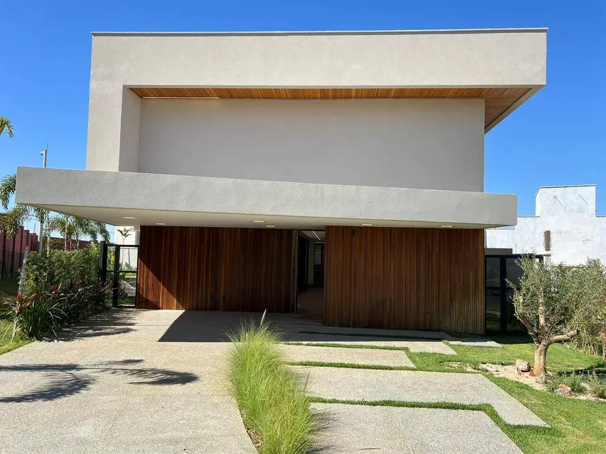 Casa com 4 quartos à venda, 314m2 em Senador Canedo - GO - imagem 1 Foto 1 de Casa com 4 quartos à venda, 314m2 em Senador Canedo - GO