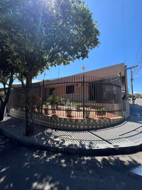 Foto 1 de Casa com 4 quartos à venda, 120m2 em Cidade Livre, Aparecida De Goiania - GO