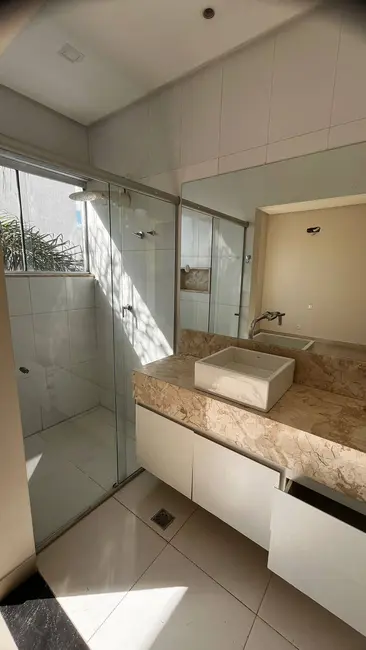 Sobrado com 4 quartos para alugar, 620m2 em Alphaville Flamboyant Residencial Araguaia, Goiania - GO - imagem 5 Foto 5 de Sobrado com 4 quartos para alugar, 620m2 em Alphaville Flamboyant Residencial Araguaia, Goiania - GO