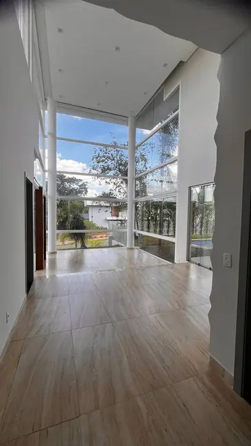 Sobrado com 4 quartos para alugar, 620m2 em Alphaville Flamboyant Residencial Araguaia, Goiania - GO - imagem 4 Foto 4 de Sobrado com 4 quartos para alugar, 620m2 em Alphaville Flamboyant Residencial Araguaia, Goiania - GO