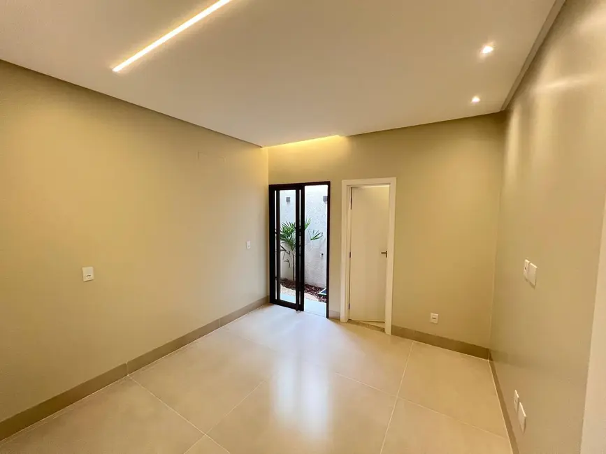 Foto 8 de Casa à venda, 242m2 em Jardim Europa, Goiania - GO