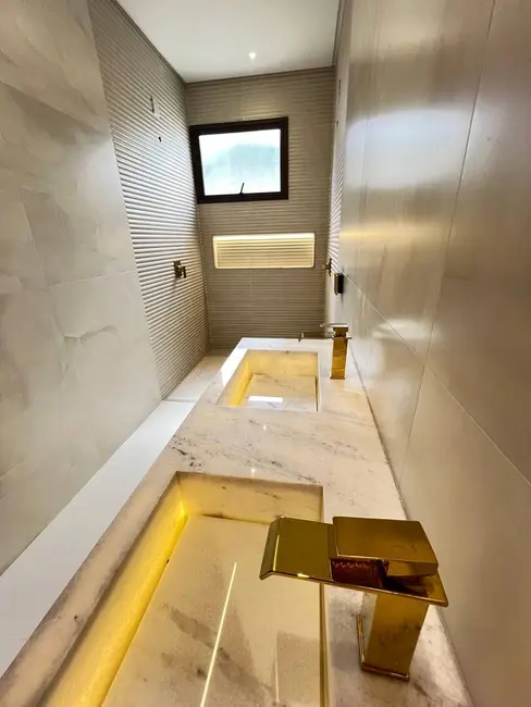 Foto 10 de Casa à venda, 242m2 em Jardim Europa, Goiania - GO