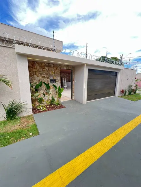 Foto 1 de Casa à venda, 242m2 em Jardim Europa, Goiania - GO