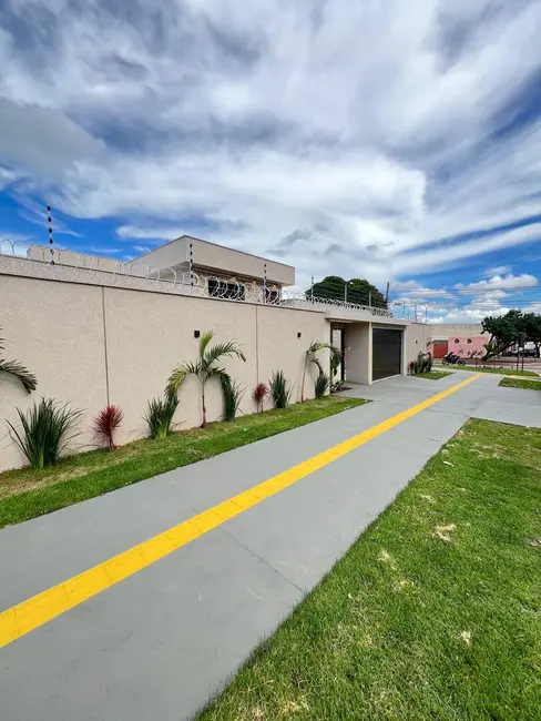 Foto 2 de Casa à venda, 242m2 em Jardim Europa, Goiania - GO