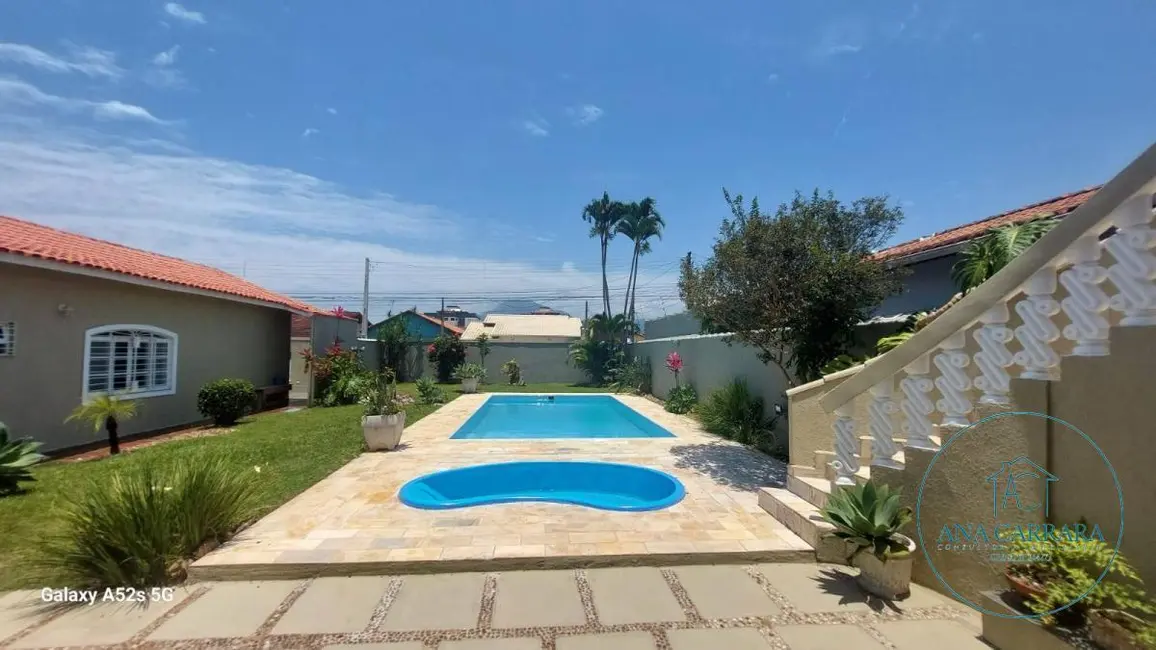 Foto 1 de Casa com 5 quartos à venda, 200m2 em Peruibe - SP