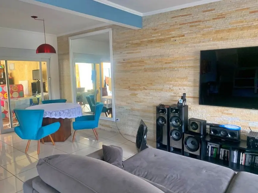 Sobrado com 3 quartos à venda, 280m2 em Peruibe - SP - imagem 7 Foto 7 de Sobrado com 3 quartos à venda, 280m2 em Peruibe - SP