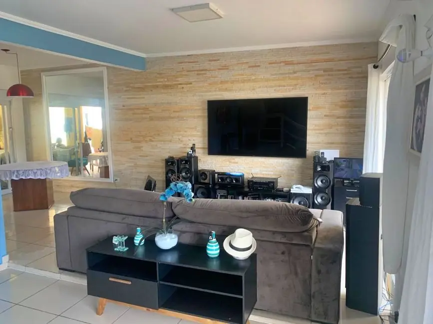 Sobrado com 3 quartos à venda, 280m2 em Peruibe - SP - imagem 5 Foto 5 de Sobrado com 3 quartos à venda, 280m2 em Peruibe - SP