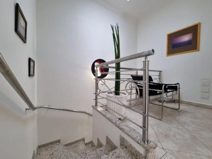 Casa com 3 quartos à venda, 195m2 em Gonzaga, Santos - SP - imagem 2 Foto 2 de Casa com 3 quartos à venda, 195m2 em Gonzaga, Santos - SP