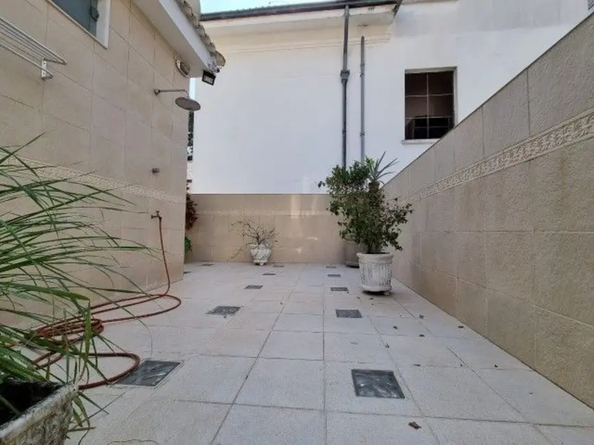 Casa com 3 quartos à venda, 195m2 em Gonzaga, Santos - SP - imagem 3 Foto 3 de Casa com 3 quartos à venda, 195m2 em Gonzaga, Santos - SP