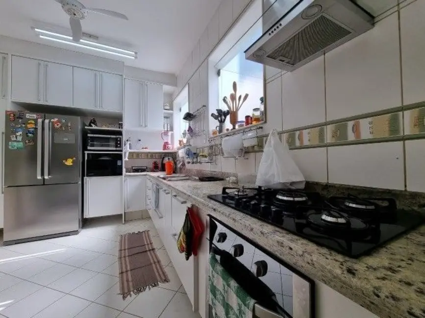 Casa com 3 quartos à venda, 195m2 em Gonzaga, Santos - SP - imagem 4 Foto 4 de Casa com 3 quartos à venda, 195m2 em Gonzaga, Santos - SP