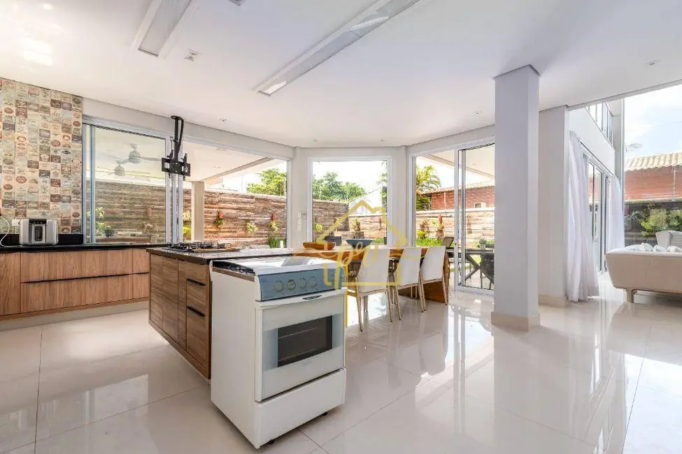 Casa com 5 quartos à venda, 585m2 em Jardim Três Marias, Guaruja - SP - imagem 8 Foto 8 de Casa com 5 quartos à venda, 585m2 em Jardim Três Marias, Guaruja - SP