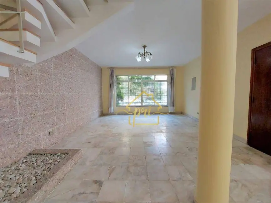 Casa com 3 quartos à venda, 335m2 em Gonzaga, Santos - SP - imagem 1 Foto 1 de Casa com 3 quartos à venda, 335m2 em Gonzaga, Santos - SP