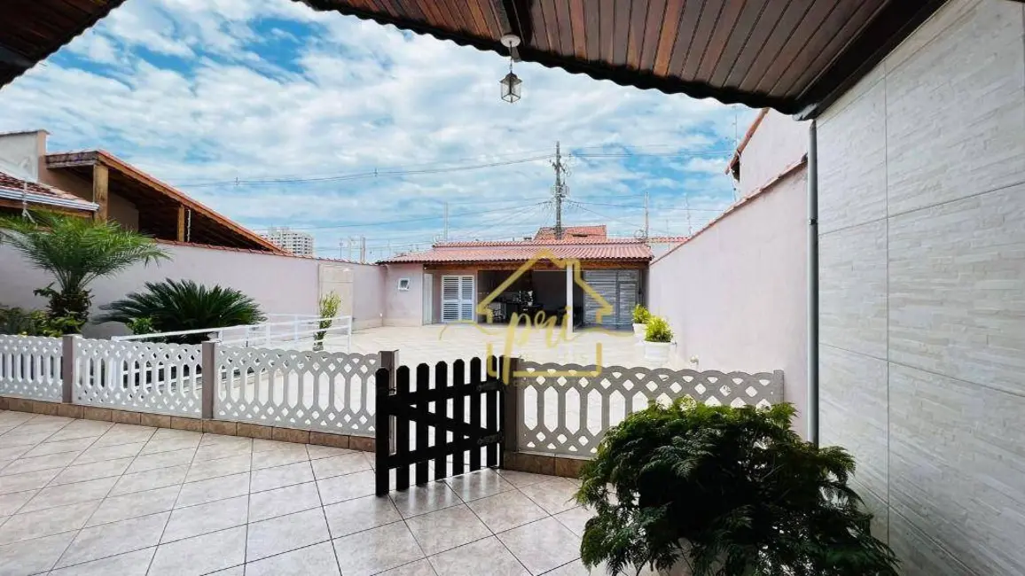 Foto 2 de Casa com 3 quartos à venda, 200m2 em Maracanã, Praia Grande - SP
