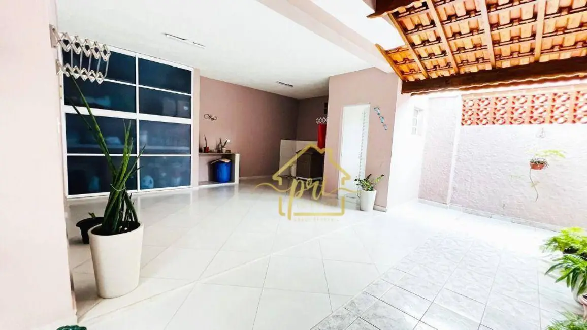 Foto 3 de Casa com 3 quartos à venda, 200m2 em Maracanã, Praia Grande - SP