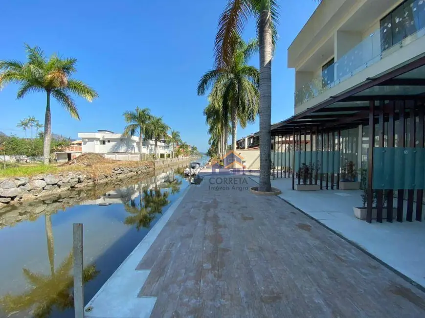 Casa com 3 quartos para alugar, 202m2 em Praia da Ribeira (Cunhambebe), Angra Dos Reis - RJ - imagem 2 Foto 2 de Casa com 3 quartos para alugar, 202m2 em Praia da Ribeira (Cunhambebe), Angra Dos Reis - RJ