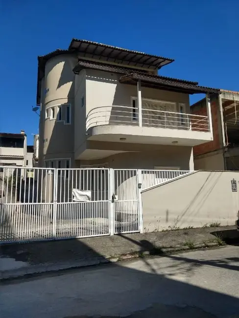 Foto 3 de Casa com 3 quartos à venda, 200m2 em BNH, Angra Dos Reis - RJ