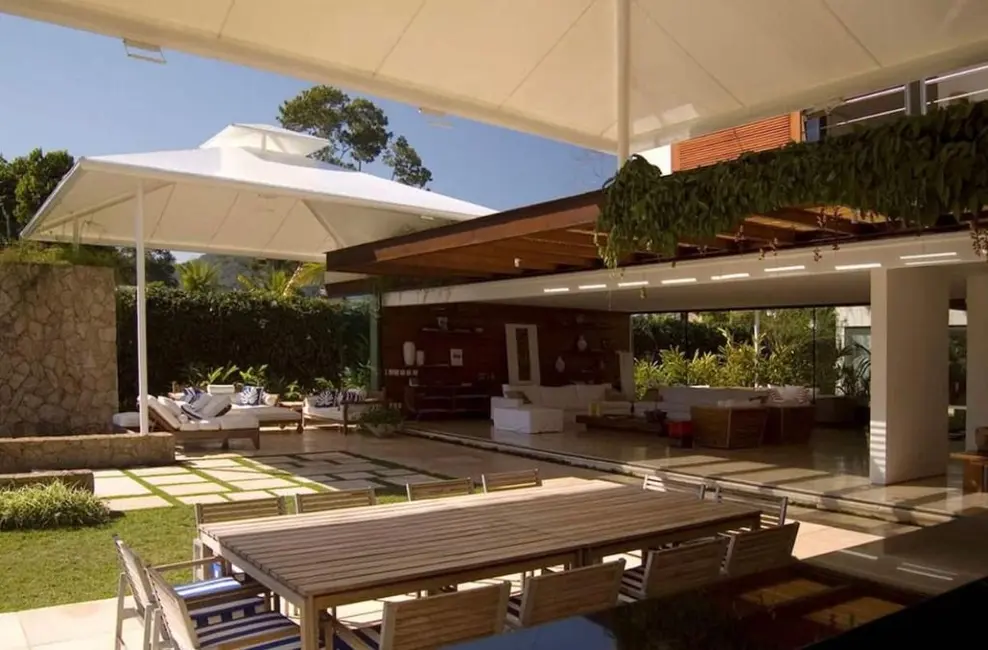 Casa com 5 quartos à venda, 700m2 em Angra Dos Reis - RJ - imagem 1 Foto 1 de Casa com 5 quartos à venda, 700m2 em Angra Dos Reis - RJ