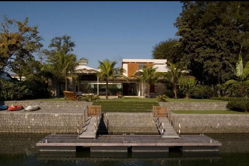 Casa com 5 quartos à venda, 700m2 em Angra Dos Reis - RJ - imagem 3 Foto 3 de Casa com 5 quartos à venda, 700m2 em Angra Dos Reis - RJ