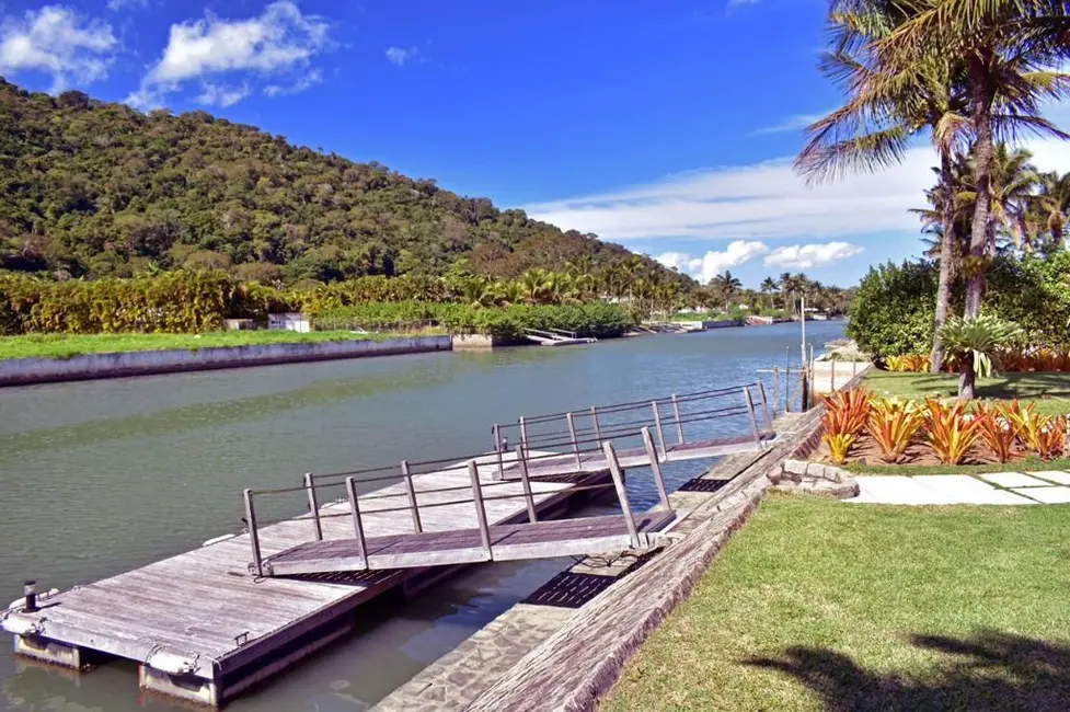 Casa com 5 quartos à venda, 700m2 em Angra Dos Reis - RJ - imagem 2 Foto 2 de Casa com 5 quartos à venda, 700m2 em Angra Dos Reis - RJ