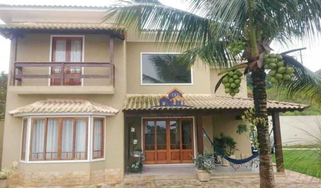 Foto 2 de Casa com 4 quartos à venda, 410m2 em Parque das Palmeiras, Angra Dos Reis - RJ