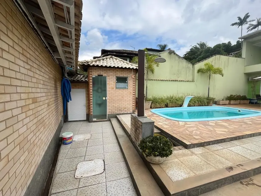 Foto 2 de Casa com 5 quartos à venda, 560m2 em Angra Dos Reis - RJ