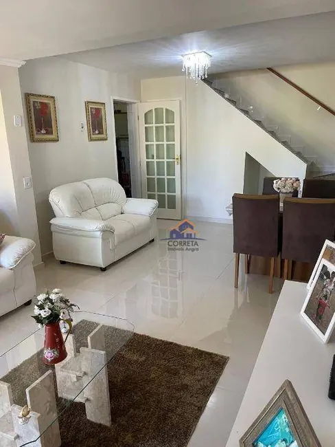 Foto 2 de Casa de Condomínio com 3 quartos à venda, 138m2 em Praia do Jardim, Angra Dos Reis - RJ