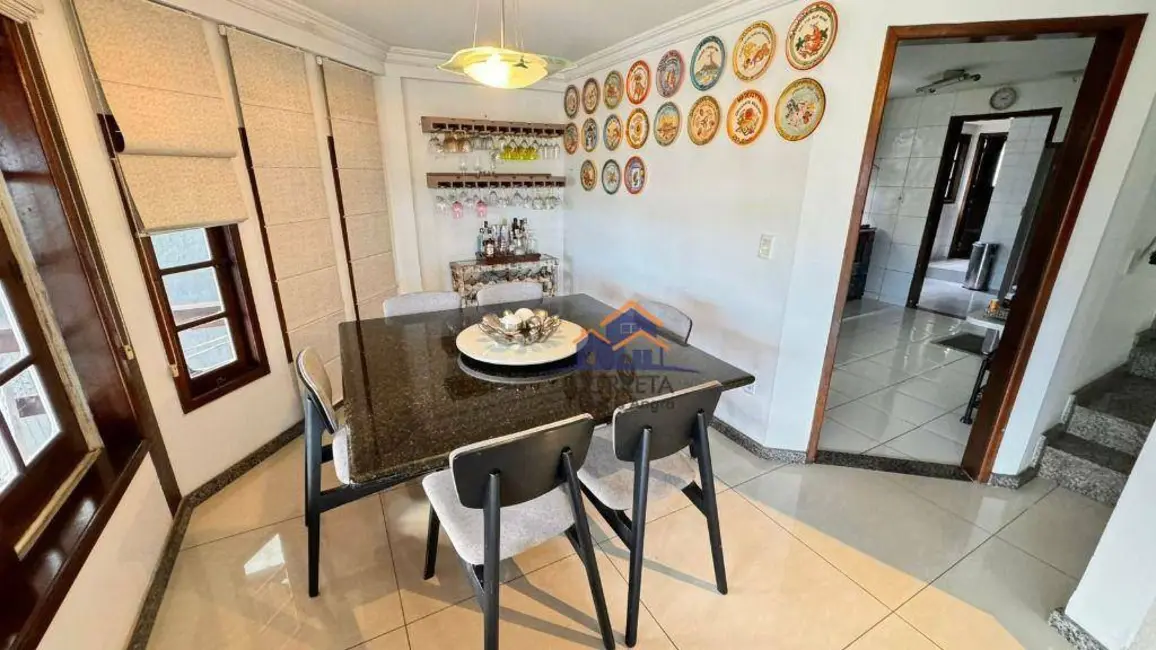 Casa com 4 quartos à venda, 534m2 em Parque das Palmeiras, Angra Dos Reis - RJ - imagem 7 Foto 7 de Casa com 4 quartos à venda, 534m2 em Parque das Palmeiras, Angra Dos Reis - RJ