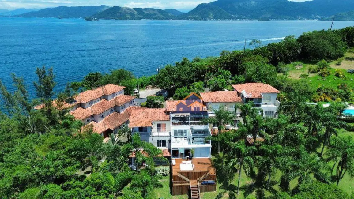 Foto 2 de Casa com 3 quartos à venda, 300m2 em Monsuaba, Angra Dos Reis - RJ