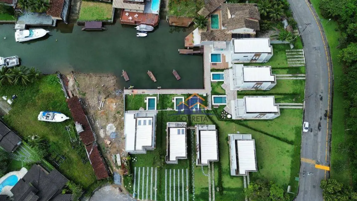 Foto 2 de Casa com 4 quartos à venda, 360m2 em Bracuí (Cunhambebe), Angra Dos Reis - RJ