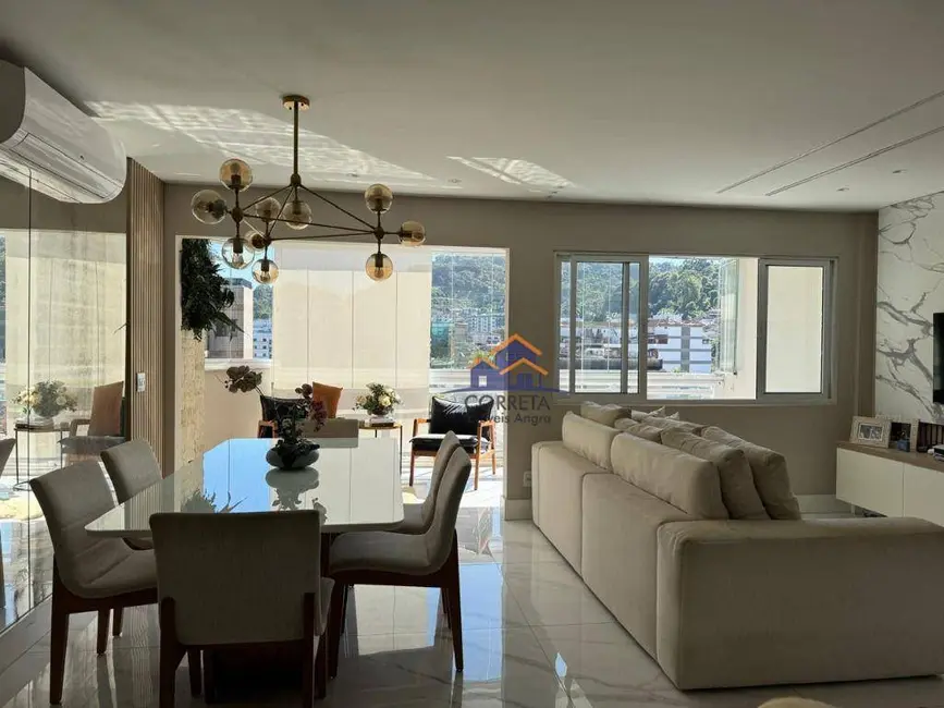 Apartamento com 3 quartos à venda, 221m2 em Parque das Palmeiras, Angra Dos Reis - RJ - imagem 8 Foto 8 de Apartamento com 3 quartos à venda, 221m2 em Parque das Palmeiras, Angra Dos Reis - RJ