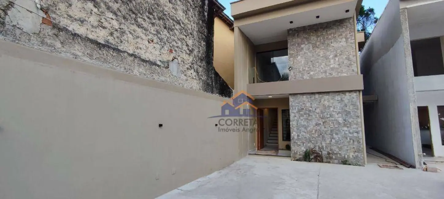 Casa com 3 quartos à venda, 240m2 em Praia da Ribeira (Cunhambebe), Angra Dos Reis - RJ - imagem 2 Foto 2 de Casa com 3 quartos à venda, 240m2 em Praia da Ribeira (Cunhambebe), Angra Dos Reis - RJ