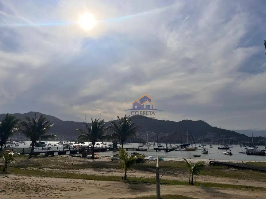 Casa com 3 quartos à venda, 498m2 em Centro, Angra Dos Reis - RJ - imagem 1 Foto 1 de Casa com 3 quartos à venda, 498m2 em Centro, Angra Dos Reis - RJ