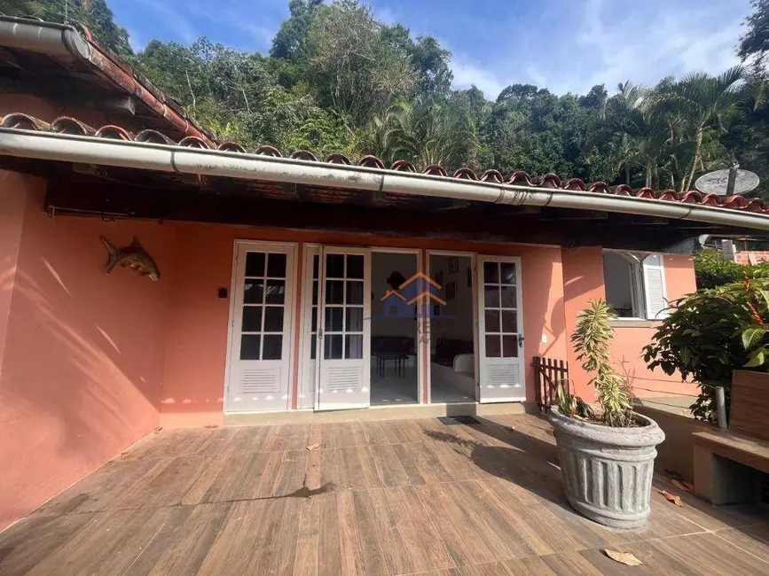Casa com 3 quartos à venda, 498m2 em Centro, Angra Dos Reis - RJ - imagem 2 Foto 2 de Casa com 3 quartos à venda, 498m2 em Centro, Angra Dos Reis - RJ