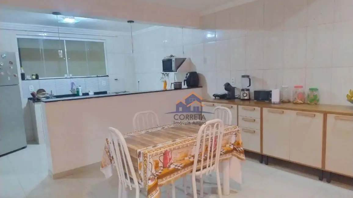Casa com 3 quartos para alugar, 90m2 em Village, Angra Dos Reis - RJ - imagem 3 Foto 3 de Casa com 3 quartos para alugar, 90m2 em Village, Angra Dos Reis - RJ