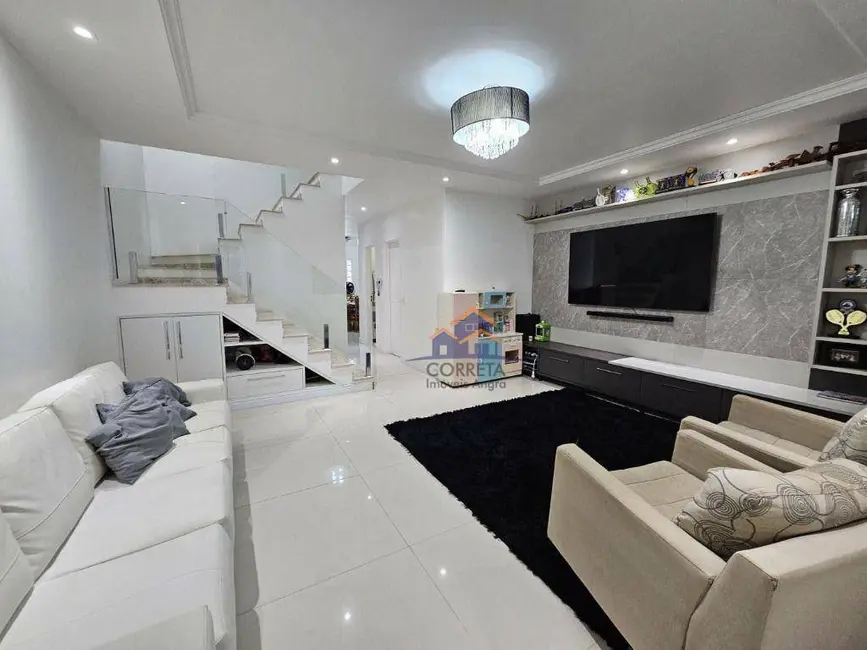 Casa com 4 quartos à venda, 180m2 em Praia da Ribeira (Cunhambebe), Angra Dos Reis - RJ - imagem 2 Foto 2 de Casa com 4 quartos à venda, 180m2 em Praia da Ribeira (Cunhambebe), Angra Dos Reis - RJ