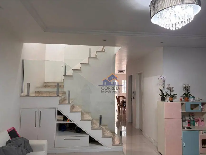 Casa com 4 quartos à venda, 180m2 em Praia da Ribeira (Cunhambebe), Angra Dos Reis - RJ - imagem 3 Foto 3 de Casa com 4 quartos à venda, 180m2 em Praia da Ribeira (Cunhambebe), Angra Dos Reis - RJ