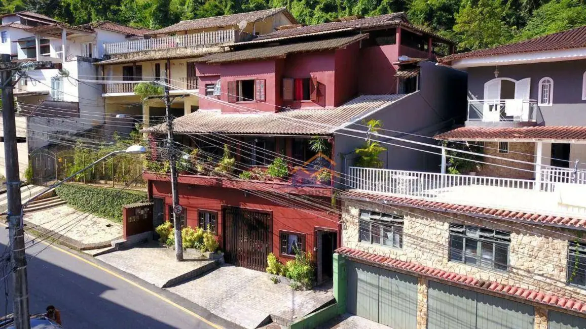 Foto 3 de Casa com 8 quartos à venda, 400m2 em Parque das Palmeiras, Angra Dos Reis - RJ