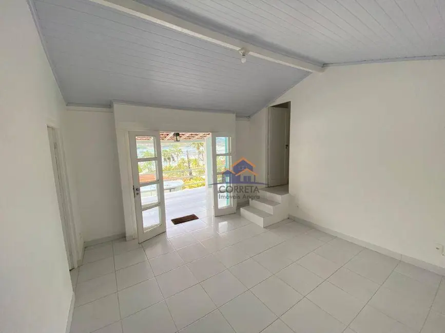 Foto 9 de Casa de Condomínio com 3 quartos à venda, 110m2 em Centro, Angra Dos Reis - RJ