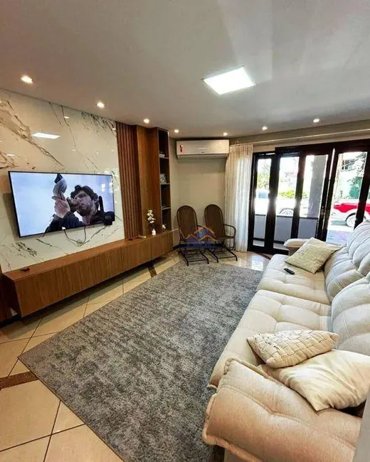 Foto 2 de Casa de Condomínio com 4 quartos à venda, 150m2 em Centro, Angra Dos Reis - RJ